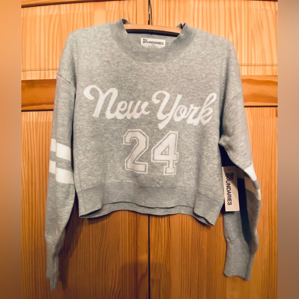 NWT No Boundaries Varsity Crew Pullover